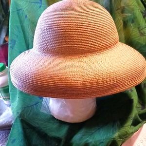 Squishee woman  Bucket straw hat cream color Eric Javits Bucket hat brim